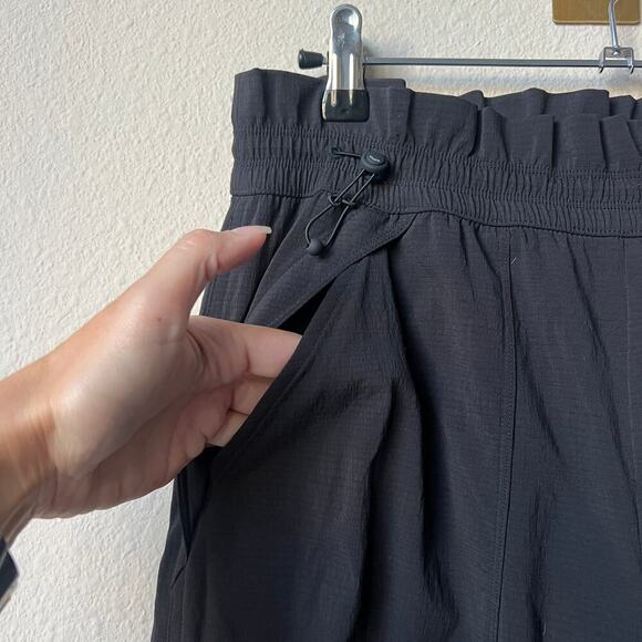 Athleta Trekkie Black High Rise Parachute Pant Size 6 - Picture 4 of 9
